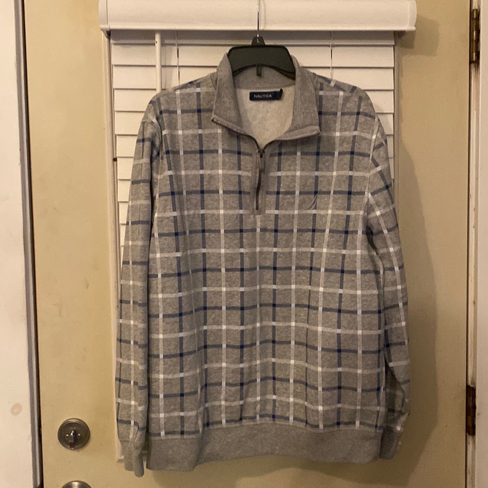 Mens Nautica brand sweatshirt.☃️